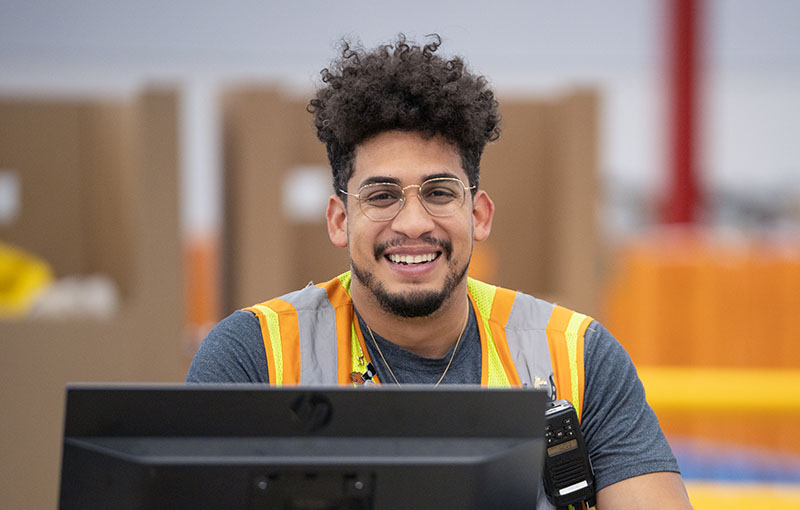 Junte-se à Amazon: Explore Oportunidades de Carreira Empolgantes e Faça Parte da Nossa Jornada de Inovação!